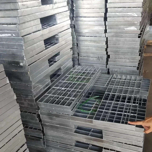 Hot - Dip galvanizované mřížky s 3 palcovými šrouby a ořechy